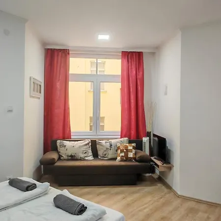 Seasons Design בודפשט